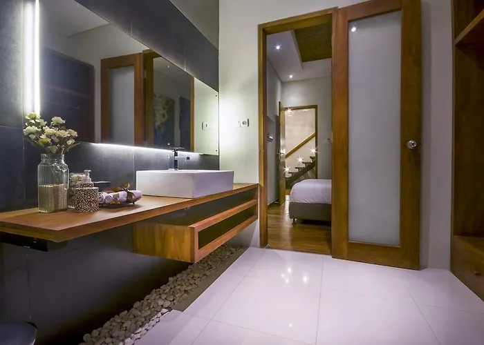 Elmina Bali * Uluwatu